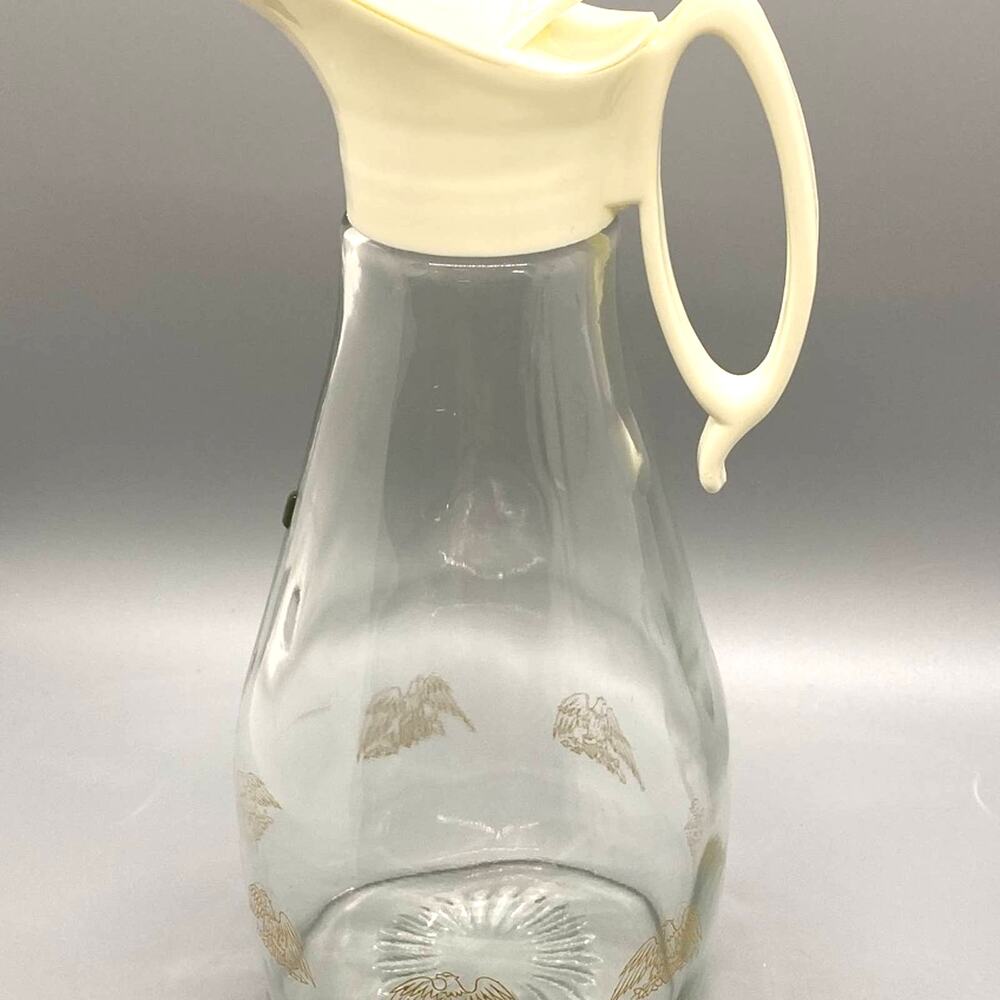 Vintage Log Cabin Eagle Syrup Glass Jar With Plastic Lid Retro Patriotic Pitcher